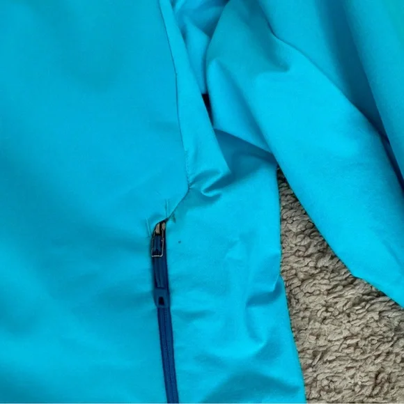Blue Patagonia lightweight windbreaker jacket (Faults shown) - Picture 7 of 7